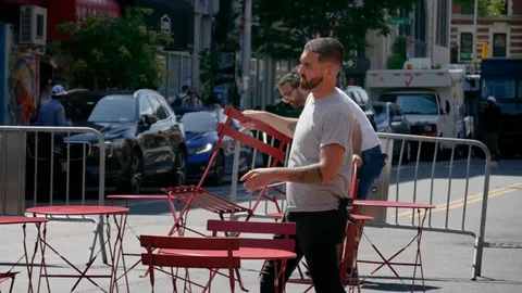 Downtown Open Streets Thrive Without Cars